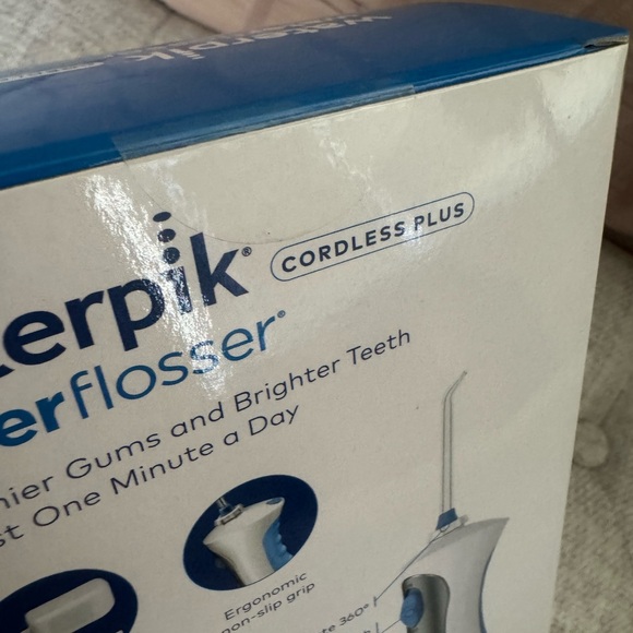 Water Pik Cordless Plus with 4 Tips - Picture 5 of 6